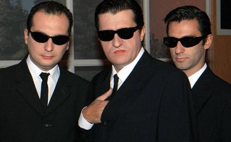 Qué fue de los reporteros de gafas negras de Caiga quien caiga