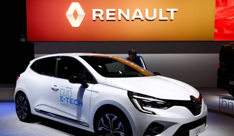 Renault comunica a los sindicatos la eliminación de medio turno