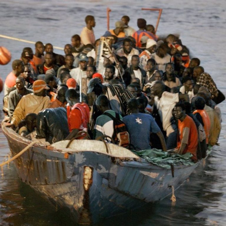 Rescatan dos nuevas pateras y un cayuco en Canarias con 281 migrantes