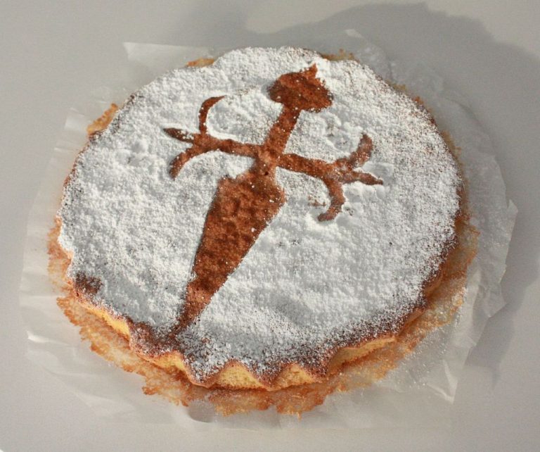 Cómo hacer la tarta de Santiago, el postre típico gallego