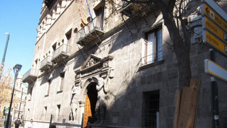 El TSJA deja sin efecto la reducción de aforos en bares