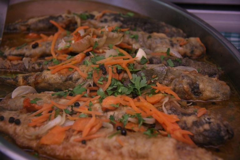 Cómo hacer unas truchas en escabeche bajas en calorías