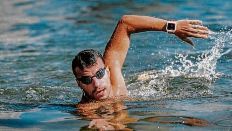 El nadador Alberto Lorente pretende batir el récord de nado a ciegas
