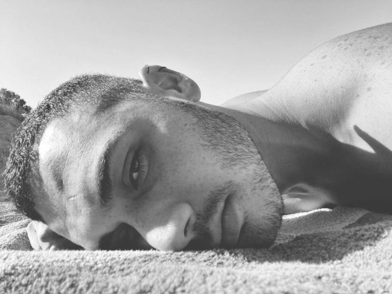 Alejandro Speitzer hace competencia a Ester Expósito con sus últimas fotos: sus proyectos más famosos