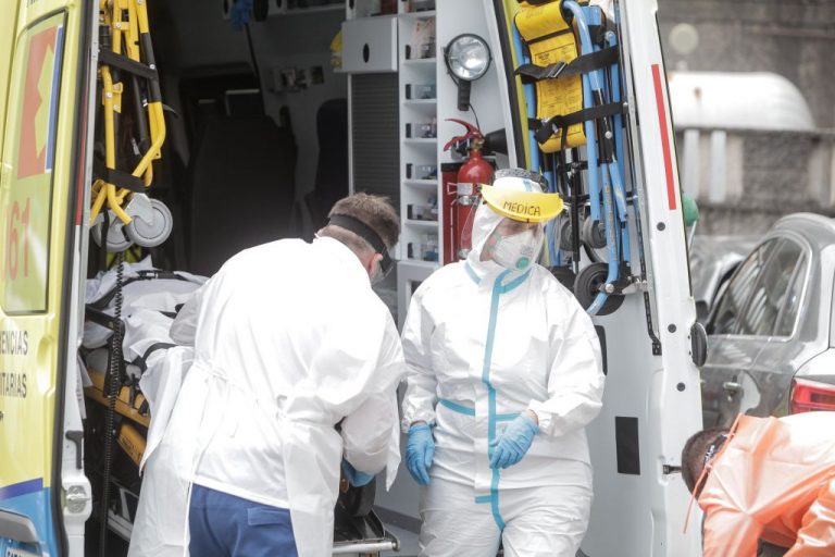 Andalucía registra 571 casos por PCR, menor cifra desde el 24 de agosto, y 16 muertes