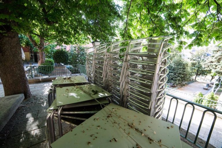 Las ventas del sector servicios agudizan su caída interanual hasta el 15,3%