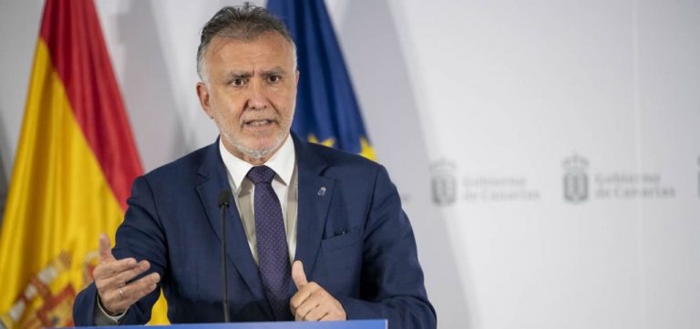 Los casos por 100.000 habitantes en 7 días en Canarias bajan de 50