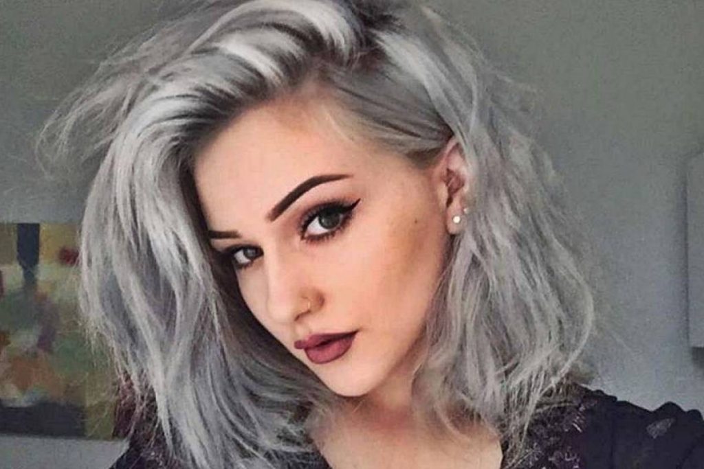 Las razones por las que no deberías arrancarte las canas 22 canas