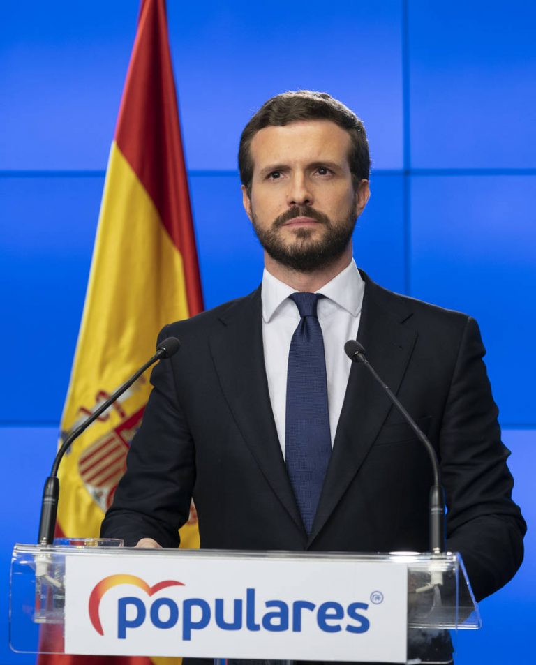 Casado avisa que si España se queda 