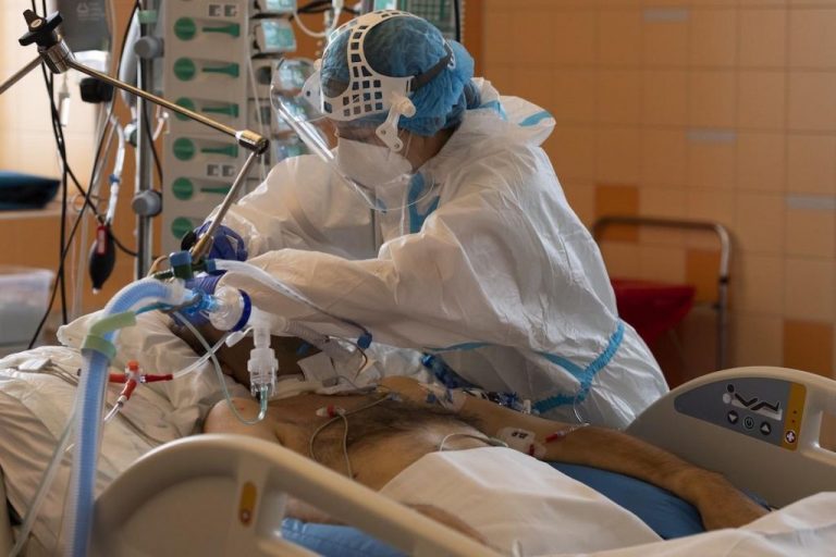 Cataluña registra 4.437 casos y 25 fallecidos más en las últimas 24 horas