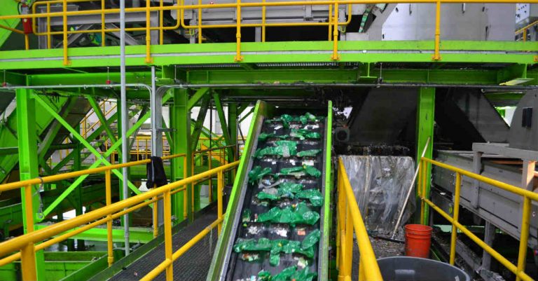 El chollo de Ecoembes con el monopolio del reciclaje se acerca a su fin