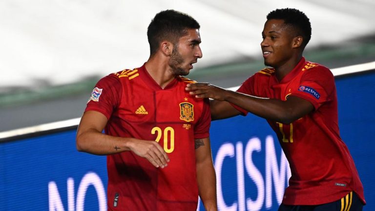 Ansu Fati y Ferran Torres, entre los 20 nominados al 'Golden Boy'