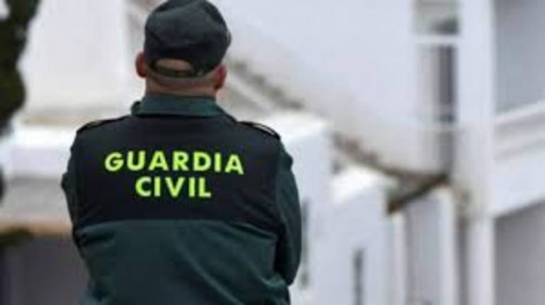 Detenido tras publicar cómo mataba de un disparo a un gato desde su balcón