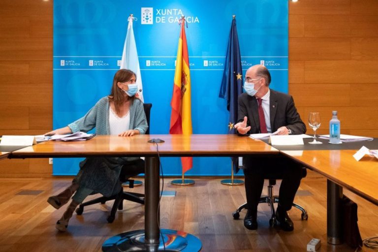 Las ciudades gallegas, cerradas hasta el martes, solo permitirán reuniones de convivientes