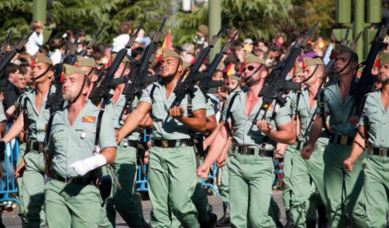 Cien años de La Legión con instrucción de simulacros de combate en su día a día
