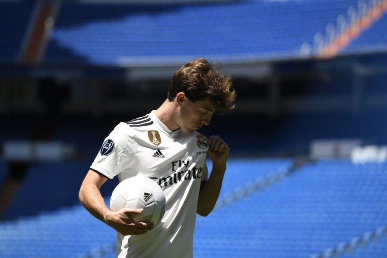 La lesión de Odriozola deja al Real Madrid sin laterales derechos