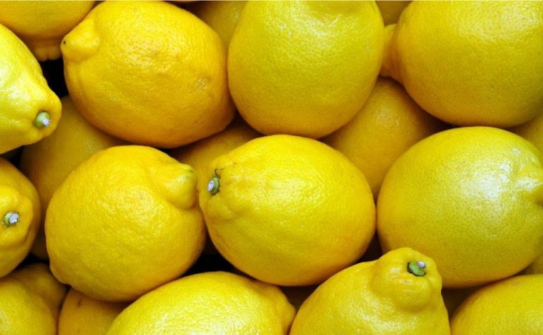 Por qué no deberías meter los limones en la nevera