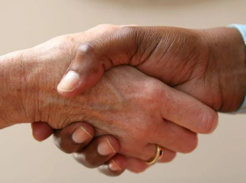 manos_acuerdo_apreton