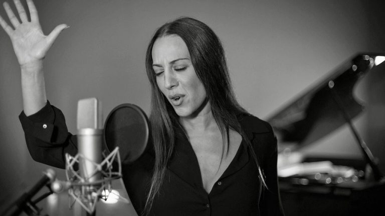 Mónica Naranjo: vídeo de 'Llévate ahora'