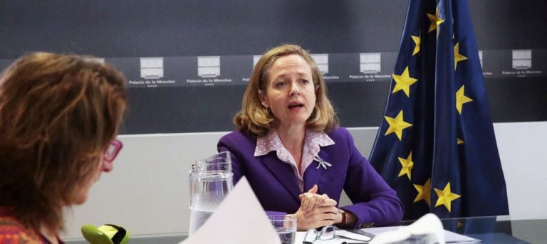 Calviño afirma que el Tesoro estudia reducir las emisiones de este año