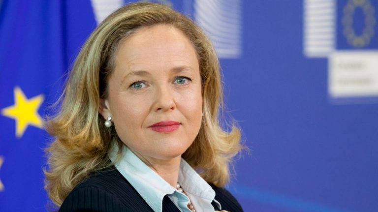 Calviño afirma que el Tesoro estudia reducir las emisiones de este año