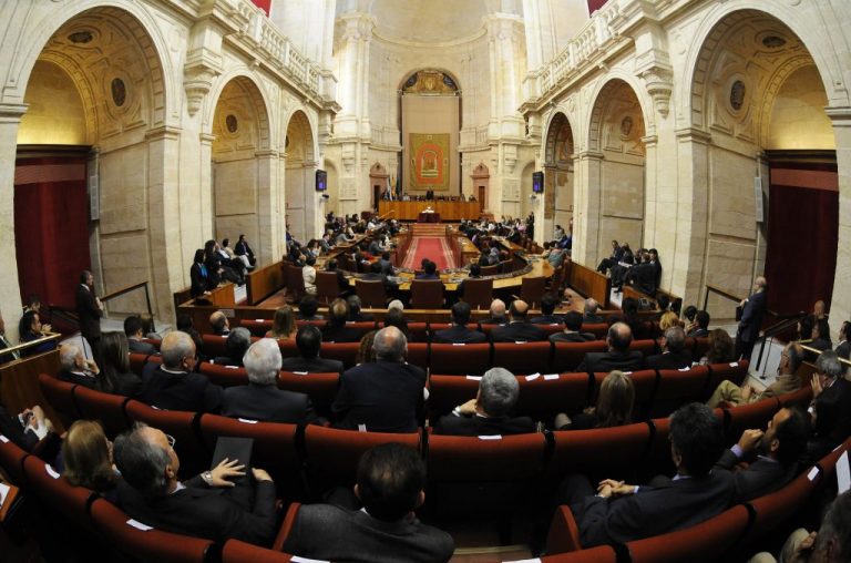 Andalucía pide dotación de medios necesarios en centros docentes