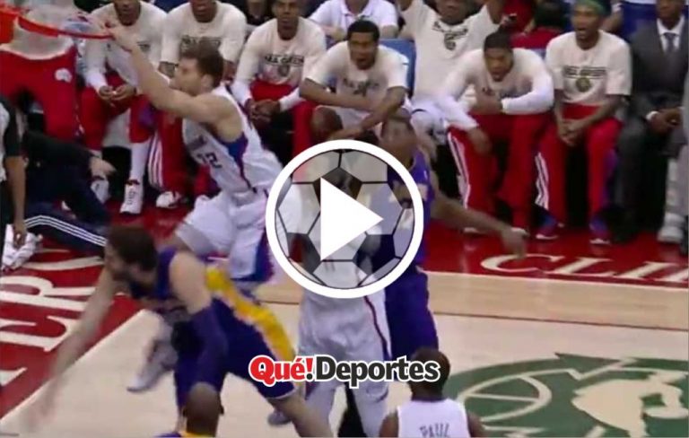 Pau Gasol recibiendo al tren Blake Griffin