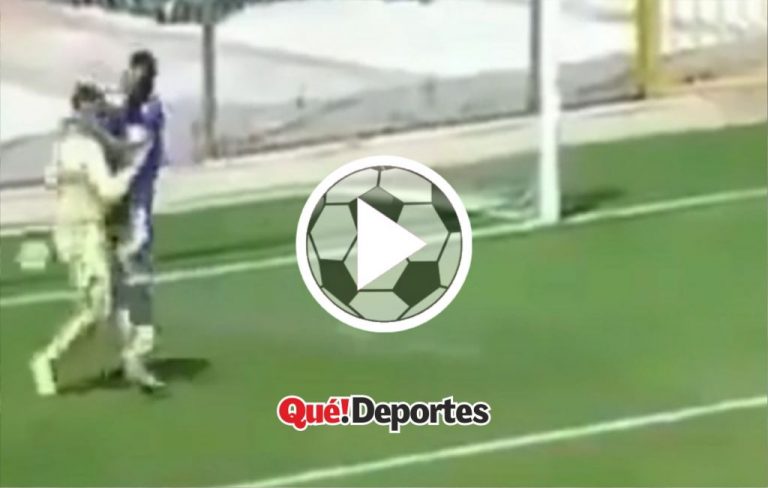 Defensor arruinando a su propio portero cuando se convertía en héroe