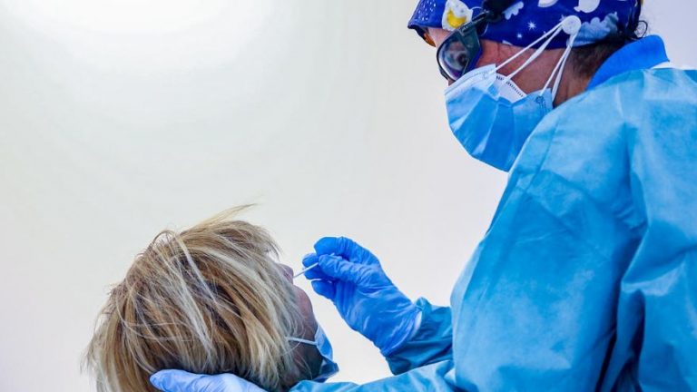 Sanidad notifica 23.480 nuevos casos, 2.099 en 24 horas, y 139 muertes más