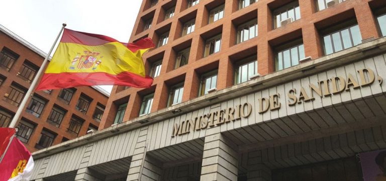 Sanidad notifica 10.491 nuevos casos, 5.075 en 24 horas, y 76 muertes más