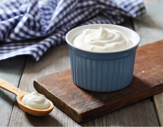 Cómo hacer la salsa de yogur perfecta para tus sandwiches