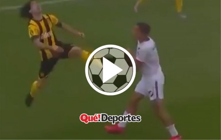 Así se defiende en el fútbol uruguayo ¡Llamen a la policía!