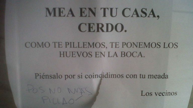 Los carteles de vecinos con más arte y mala baba