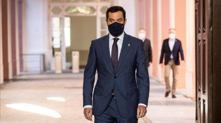 Andalucía cierra toda actividad no esencial y adelanta el toque de queda