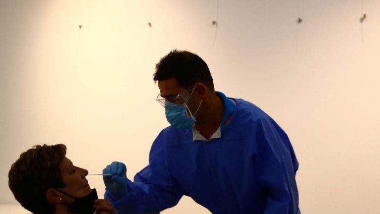 Andalucía suma 68 muertes, 4.737 casos y supera los 500 ingresos en UCI