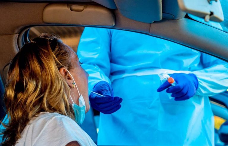 Andalucía suma 52 muertes y 2.363 casos Covid en 24 horas y alcanza los 3.121 hospitalizados