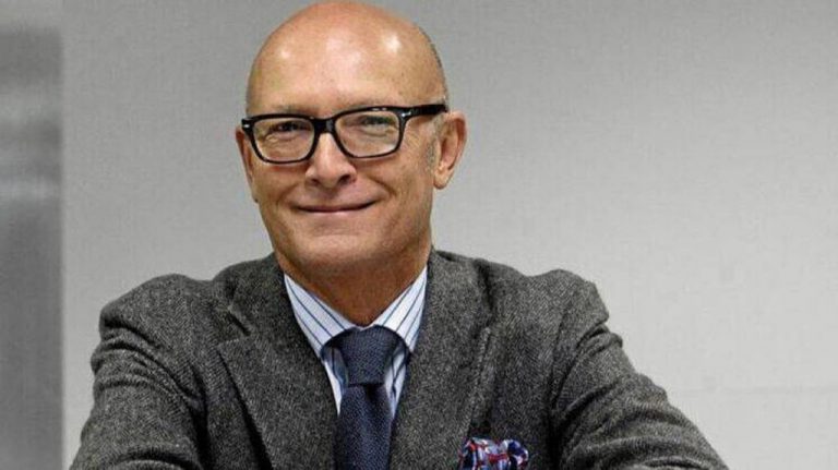 Carlos García Calvo, más vivo que nunca con su libro 'Letizia. De la A a la Z'