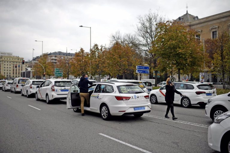 Taxi de Madrid exige al Ayuntamiento un rescate ante su situación 
