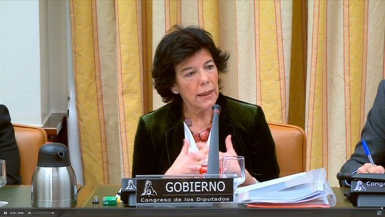 Educación destinará 1.013 millones para entregar a las CCAA 250.000 dispositivos móviles contra la brecha digital