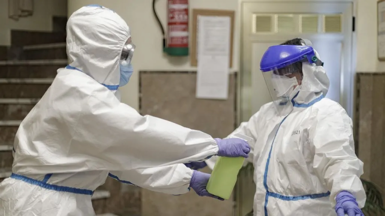 Andalucía registra 22 muertes, 2.127 casos y pero suben los hospitalizados tras cinco días en descenso