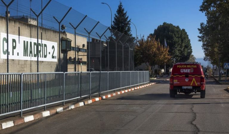 La UME desinfecta la cárcel de Soto del Real donde cumple condena Luis Bárcenas