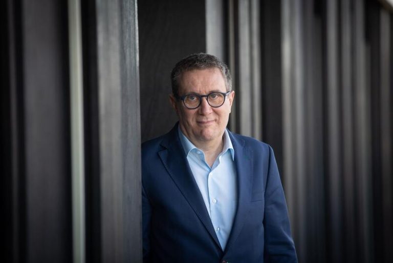 Luisgé Martín gana el Premio Herralde de Novela con 'Cien noches'