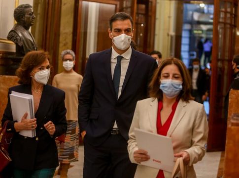 Calvo pide esperar al 9-N para decidir sobre el confinamiento domiciliario: Calvo pide esperar al 9-N para decidir sobre el confinamiento domiciliario: