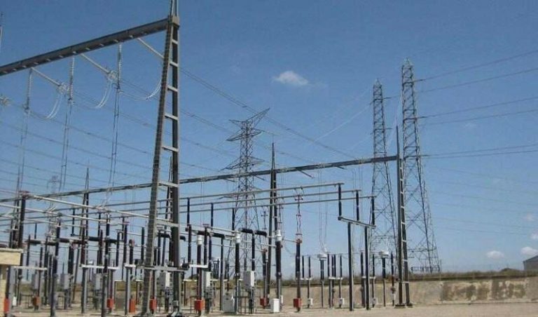 La demanda eléctrica nacional cae un 3,4% en octubre, desplomándose en las islas