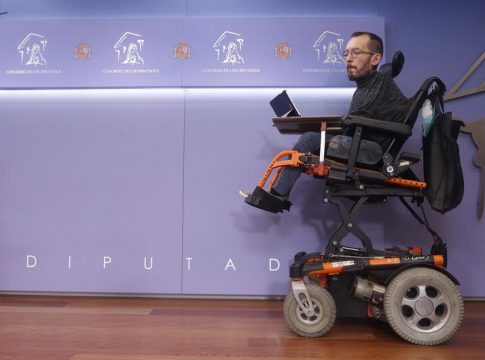 Podemos insiste en que Villarejo comparezca ante la comisión de investigación de 'Kitchen' Podemos insiste en que Villarejo comparezca ante la comisión de investigación de 'Kitchen'