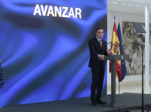 Sánchez arranca en Valencia una ronda de visitas presentando el Plan de Recuperación a las CCAA Sánchez arranca en Valencia una ronda de visitas presentando el Plan de Recuperación a las CCAA