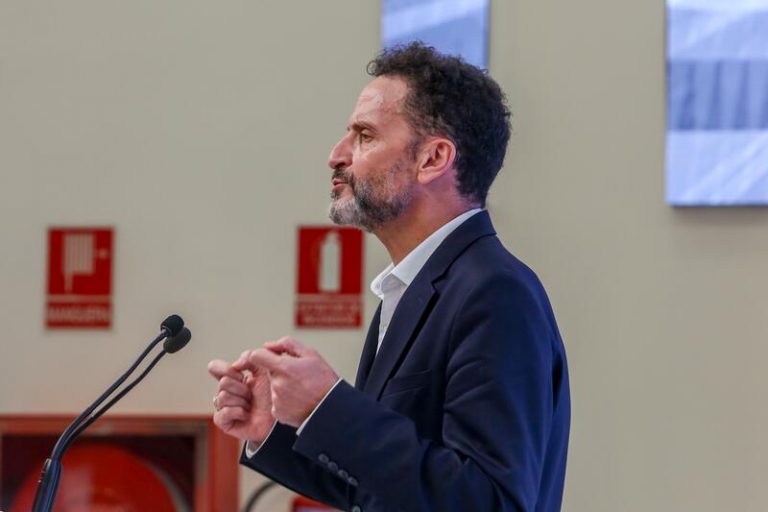 Cs acusa a Echenique de querer 