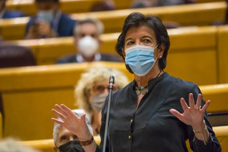 Celaá niega que el acuerdo sobre el castellano esté vinculado a los PGE