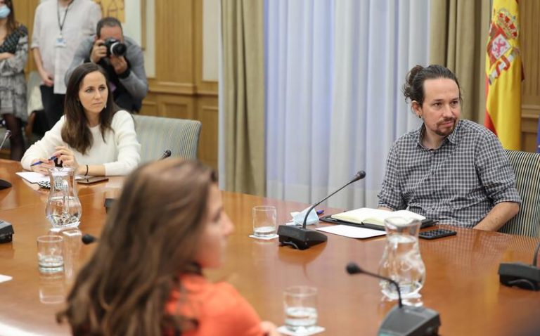 Iglesias presiona para prohibir desahucios y cortes de suministros durante la alarma