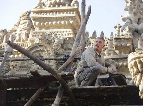 Los cines estrenan la cinta francesa 'El Palacio ideal' y la comedia española 'Enjambre' Los cines estrenan la cinta francesa 'El Palacio ideal' y la comedia española 'Enjambre'
